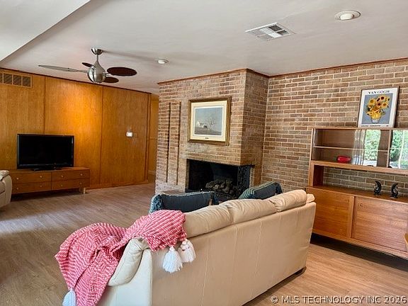 5th image of 225 D St SW