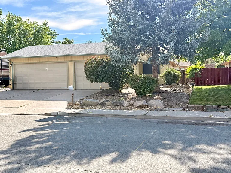525 E Gault Way — Photo 1