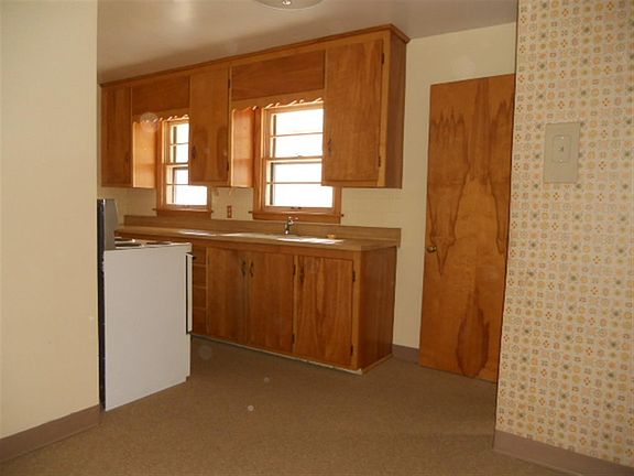 2nd image of 128 S Highland Ave