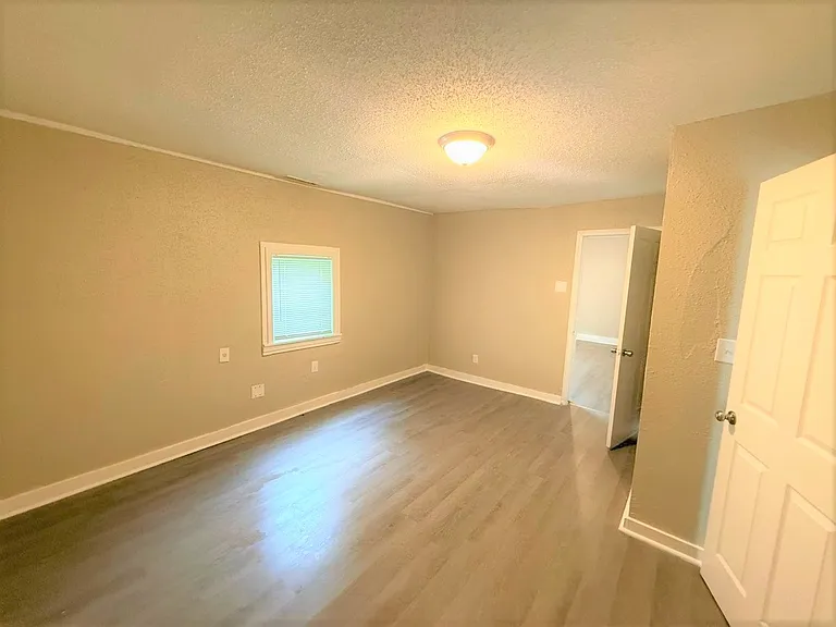 2673 Midland Ave — Photo 12