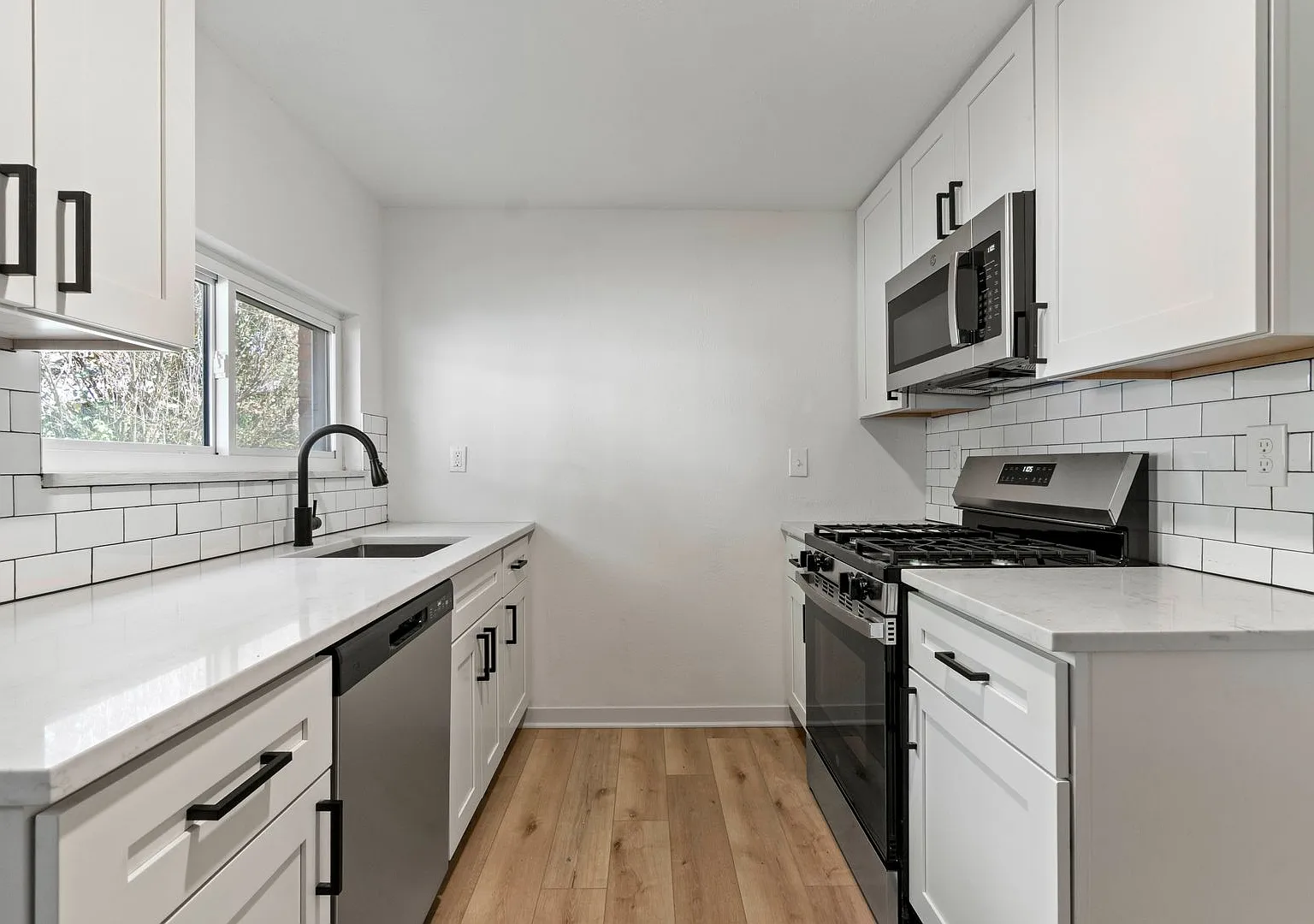 Move-In Special Available Now! Get Your First Month Free In This Fully Renovated 2-Bedroom In Bee... — Photo 3