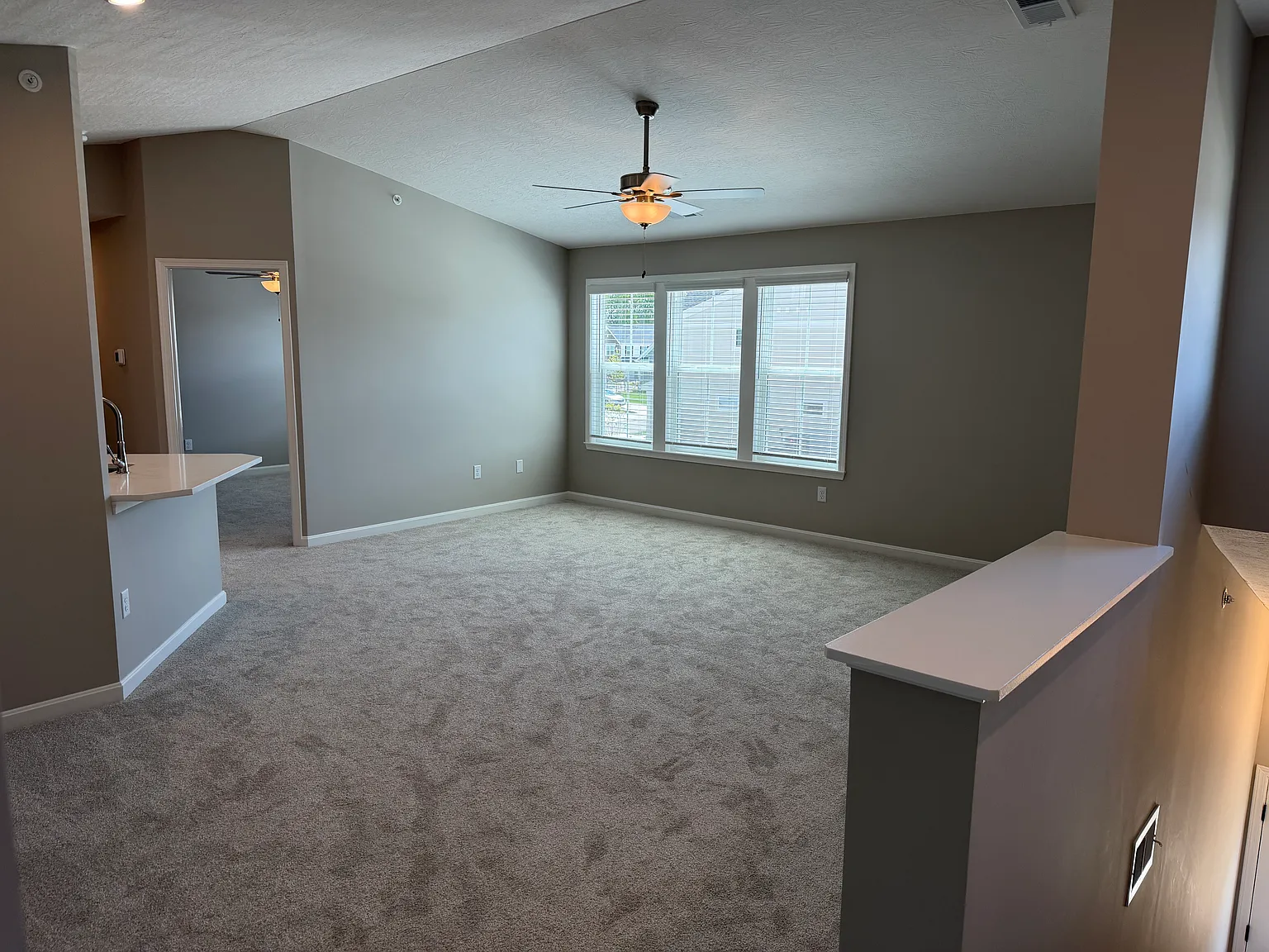 2 bed, 1111 sqft, $1,650 — Photo 4