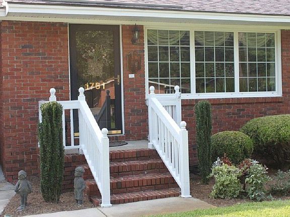 3rd image of 1761 Woods Dr