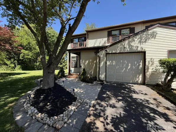9 Hoffman Ct, East Brunswick, NJ 08816