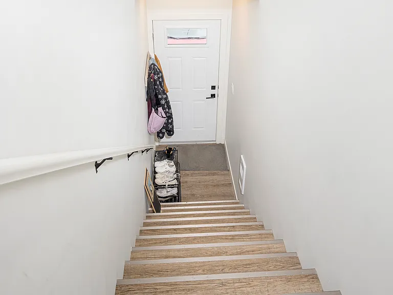 1034 A Clarence Ave — Photo 41