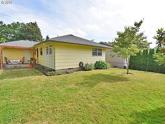 3rd image of 4020 SE Harvey St