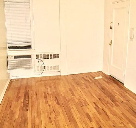 4th image of 255 6th Ave Unit 1D