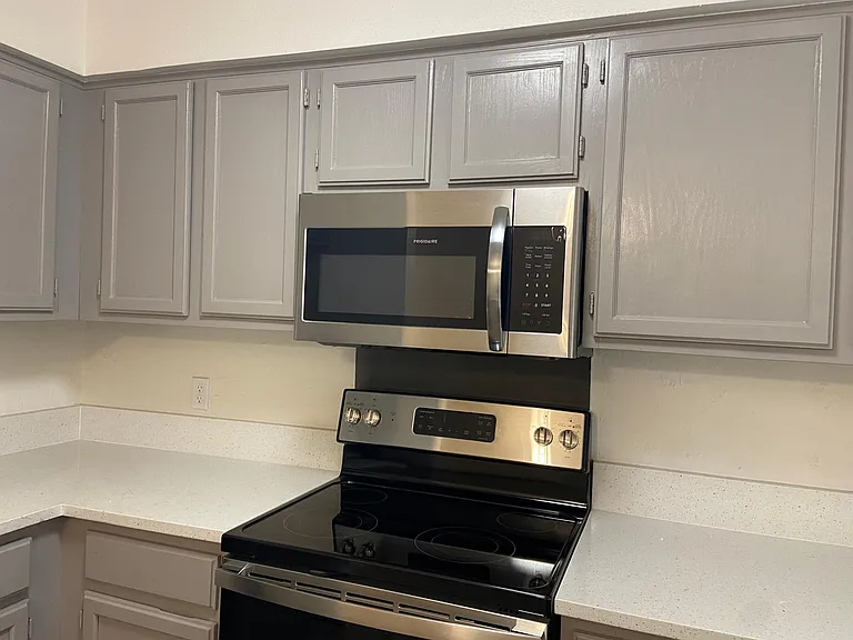 219 Meadow Ct #B — Photo 9