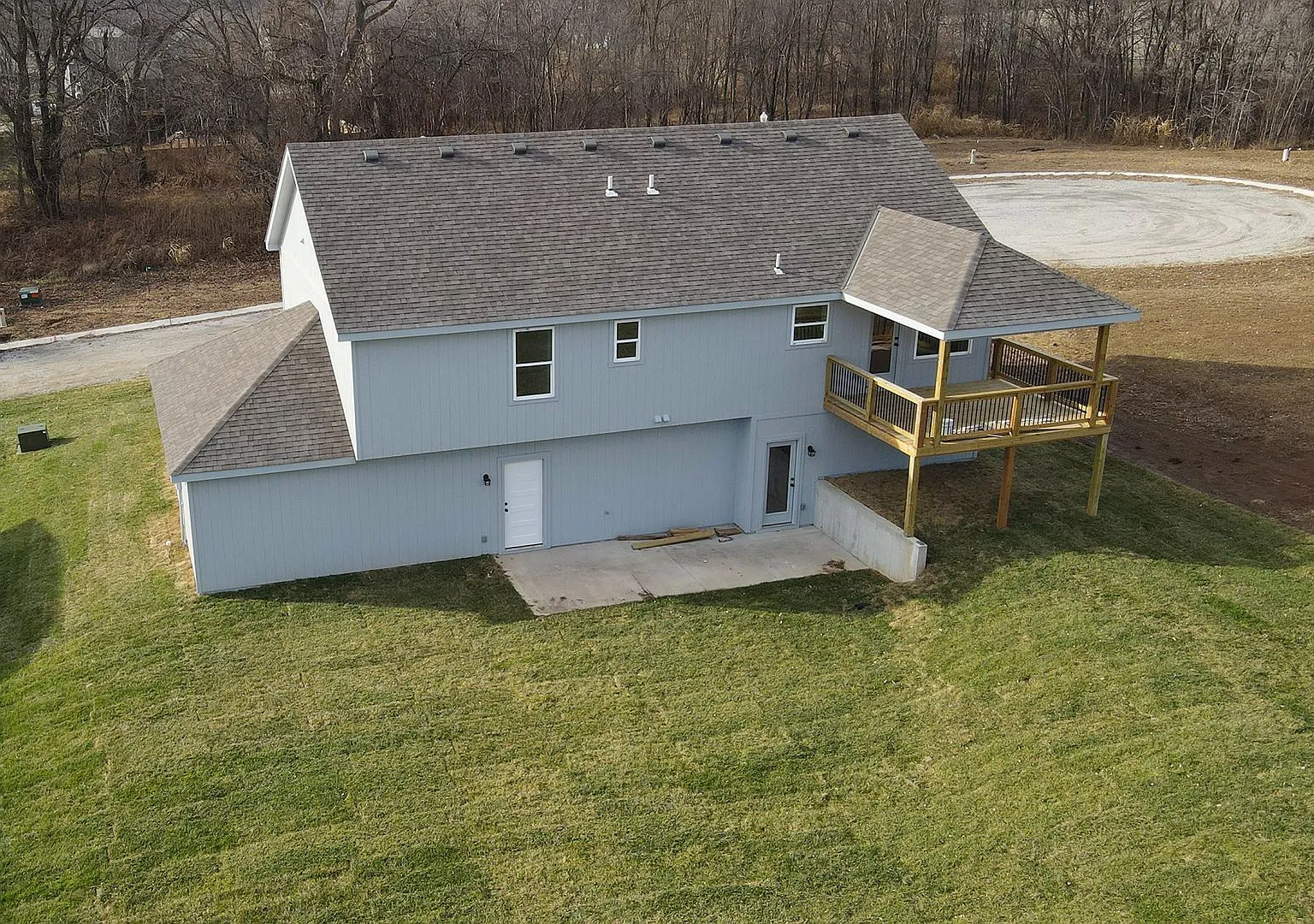 Brand new 4-bedroom, 3-bath House with a 3 car garage for rent! — Photo 3