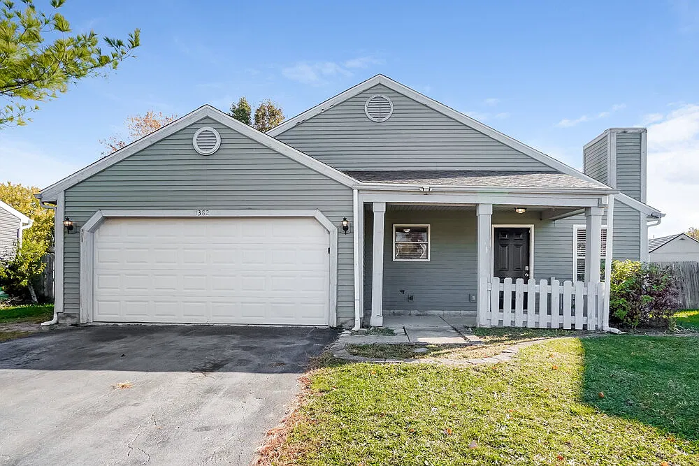 3 bed, 1.0 bath, 912 sqft, $1,875 — Photo 1