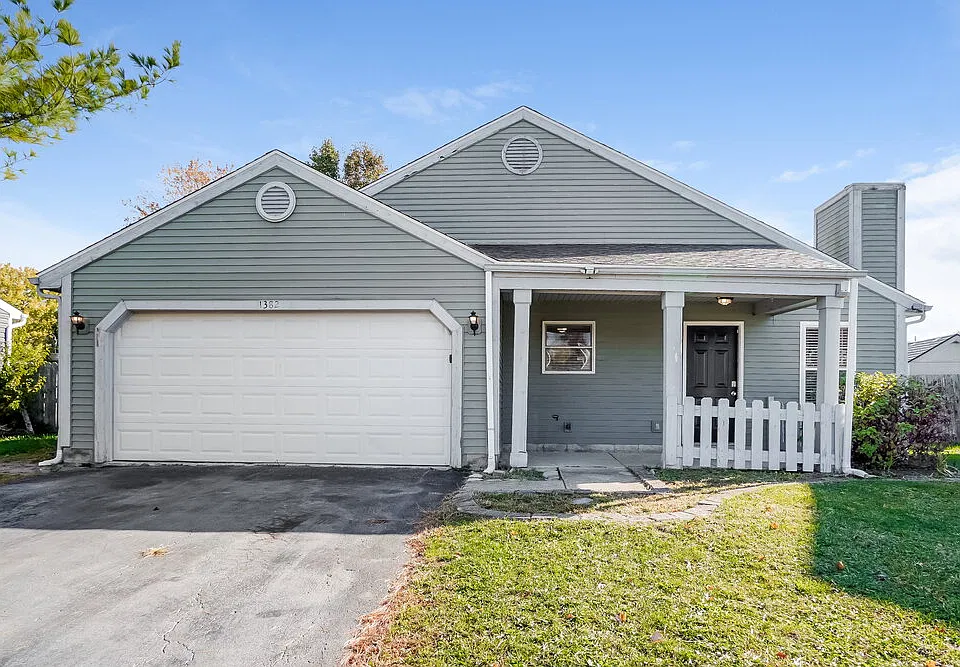 1382 Aronia Ct