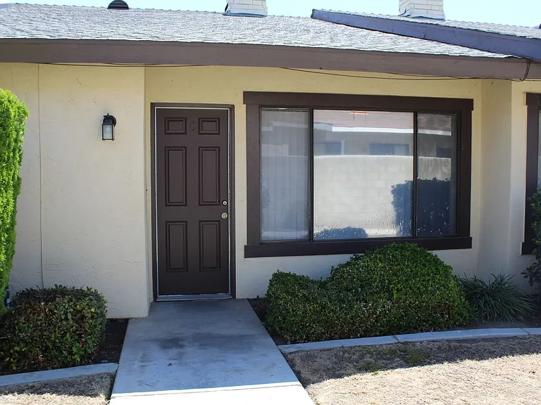 7608 Stockdale Hwy — Photo 1