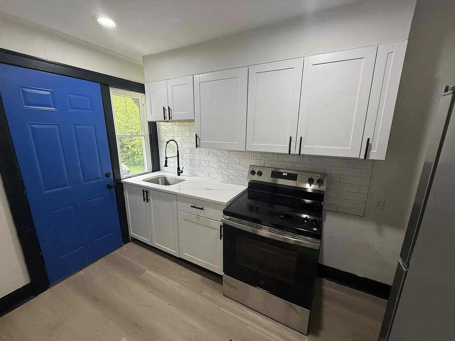 2 bed, 896 sqft, $1,400 — Photo 2