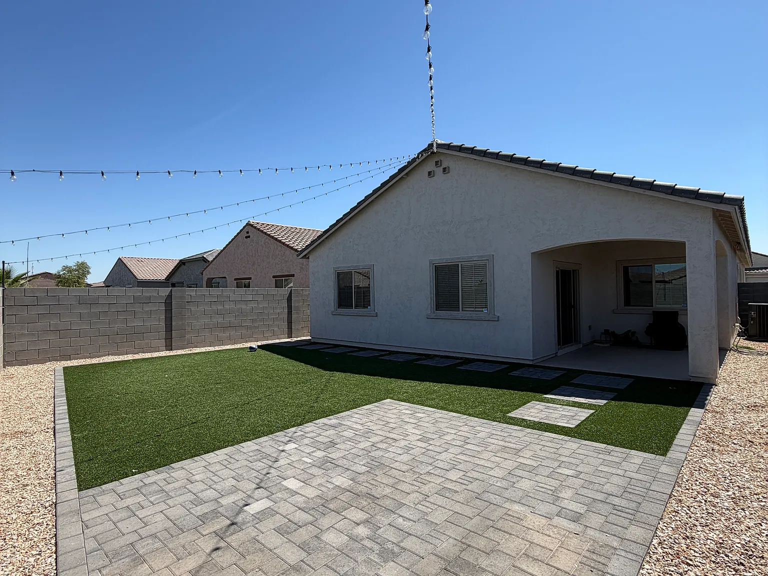 4 bed, 1915 sqft, $2,300 — Photo 2