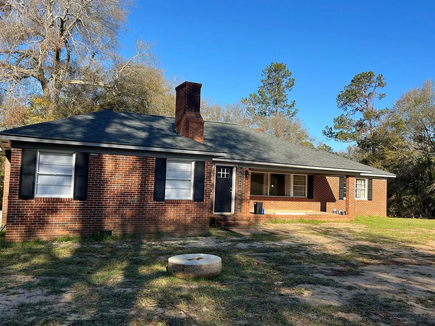 Large country home on private acreage — Photo 1