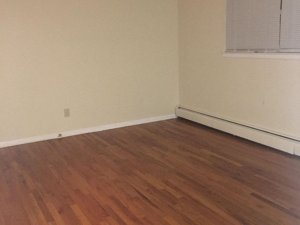 King Sized Bedroom 