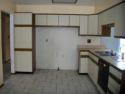 5th image of 5491 Paris Dr