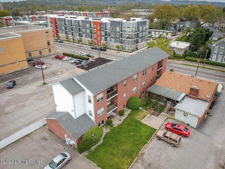 608 E Spring St #2 — Photo 16
