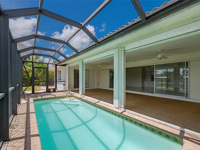 110 Gulfview Rd — Photo 32
