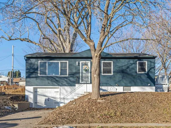 3202 Wallace Ave, Bellevue, NE 68005