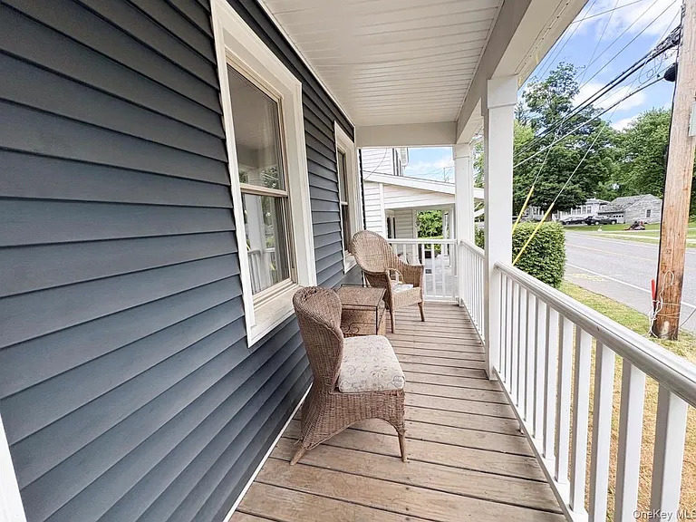 194 Hurley Ave — Photo 6
