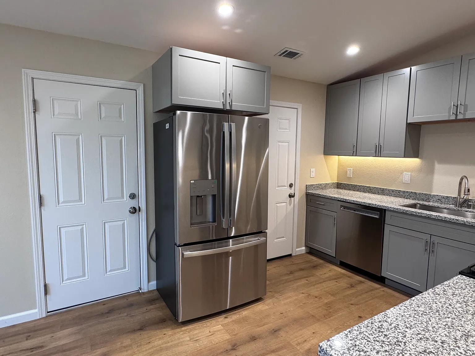 3 bed, 1029 sqft, $2,500 — Photo 4