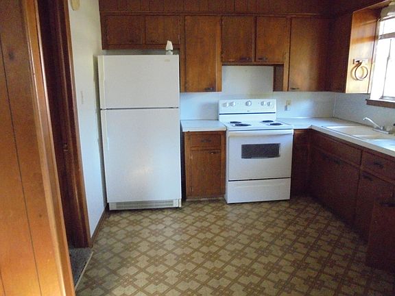 4th image of 1616 NW Baldwin Ave APT A