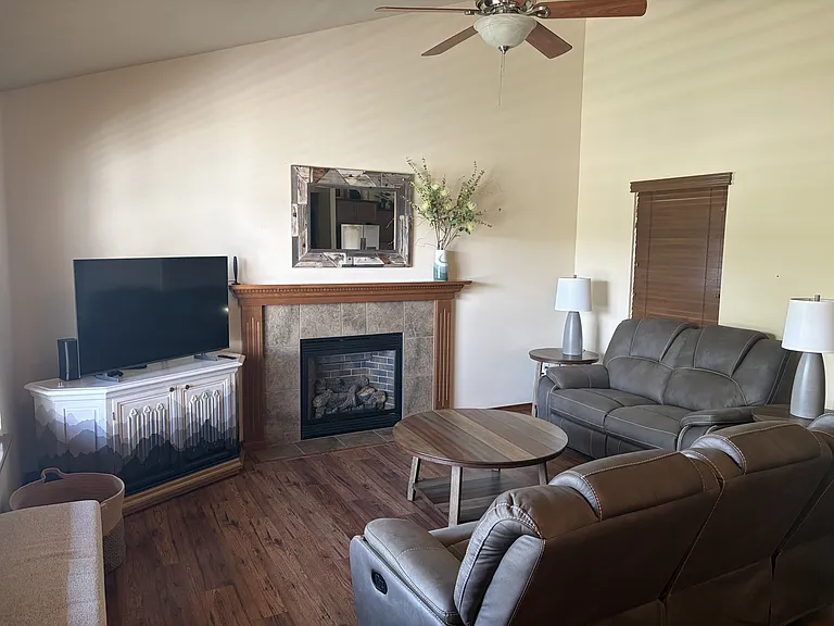 2911 W Cranberry Ave — Photo 4
