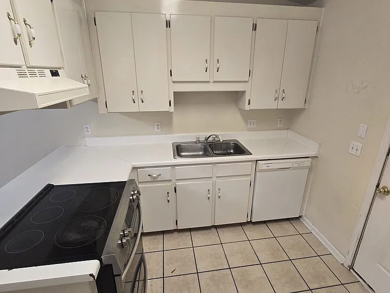 1311 Baywood Rd — Photo 4