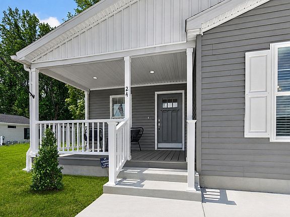 Exterior Image-4-Ritz-Craft Cinnamon Woods