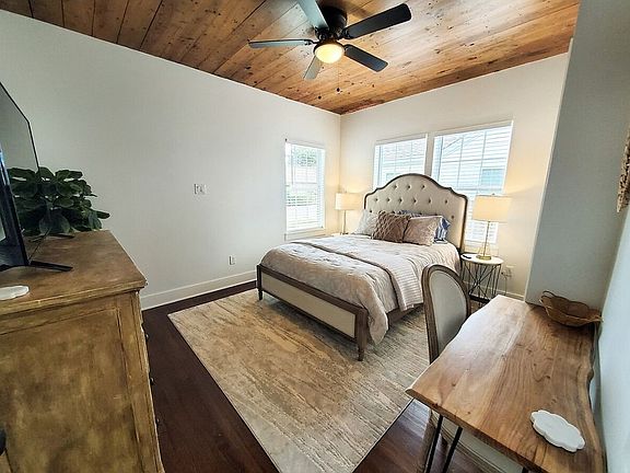 5th image of 1307 Milam Dr