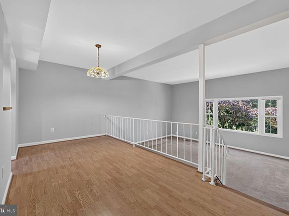5th image of 5842 Rexford Dr