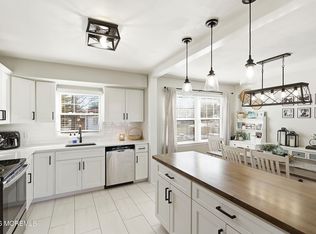 305 Neptune Ave, Bayville, NJ 08721