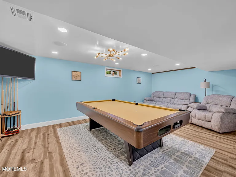 60 Farrell Dr — Photo 28