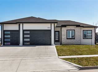 917 NE Forest Ridge Dr, Ankeny, IA 50021