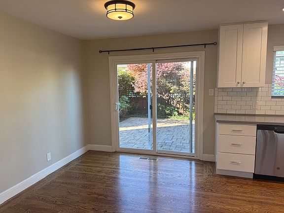 5th image of 43 Hobart Ave APT 1