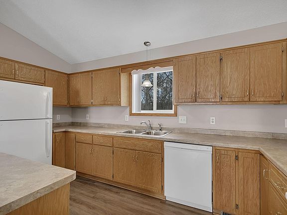 3rd image of 216 Appaloosa Ct
