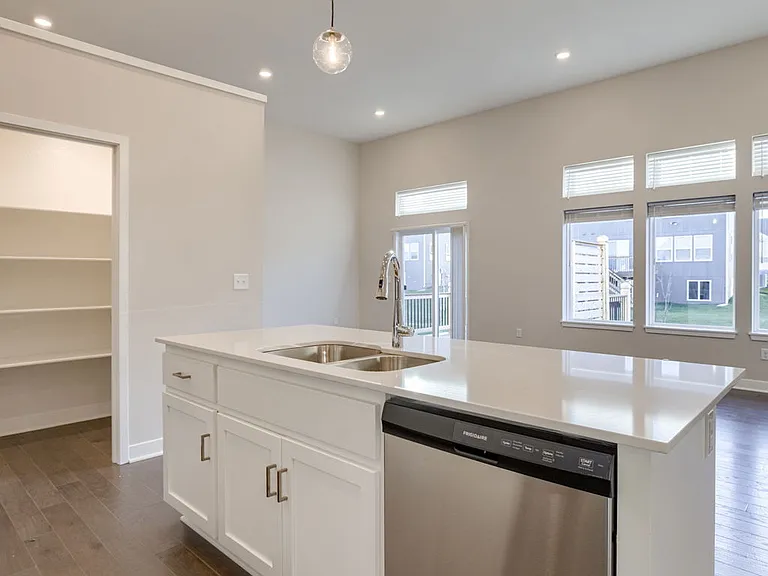 3735 SW Clayton Pl — Photo 10
