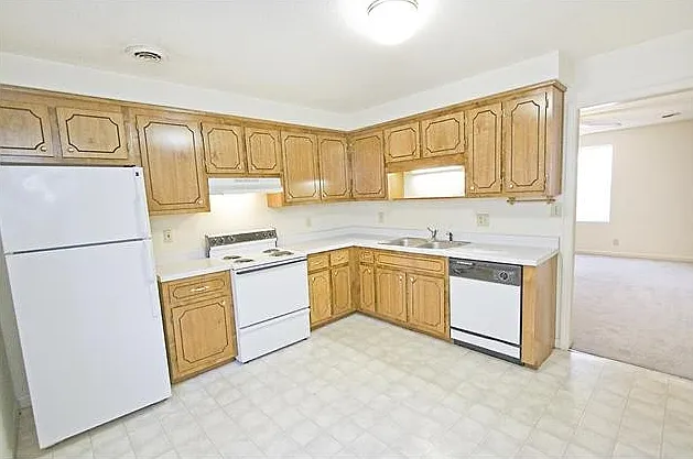 3272 Tower Dr #C — Photo 3