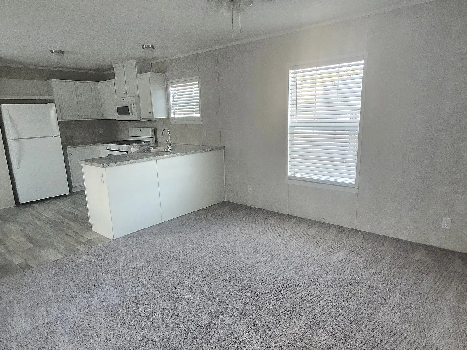 1301 Devils Glen Rd — Photo 3