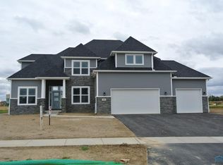 106 Waverly Point Rd, Perrysburg, OH 43551