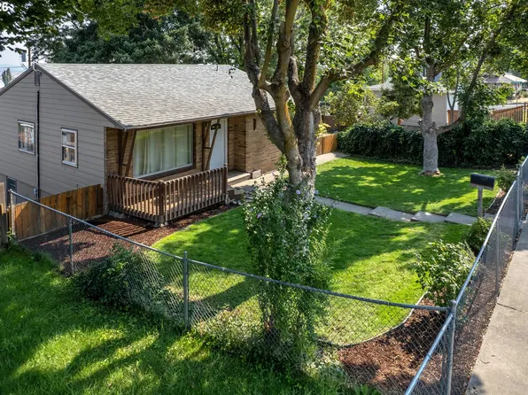 417 E 13th St, The Dalles, OR 97058