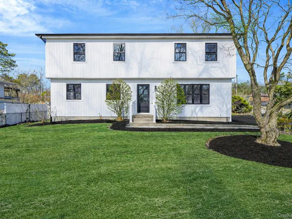 426 Lucerne Avenue, Shirley, NY 11967