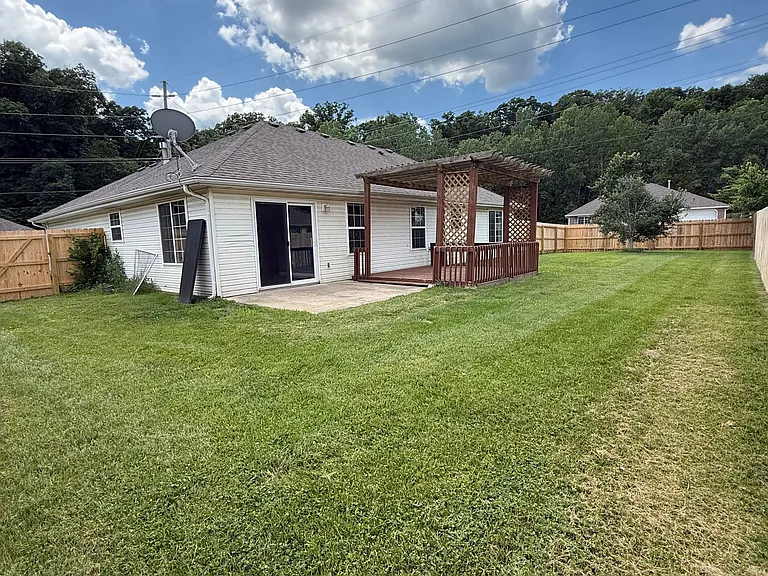 701 Manhattan Dr — Photo 4
