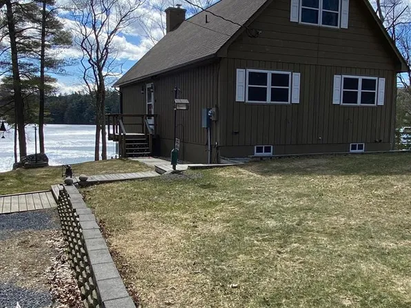 8 Heather Ln, Keeseville, NY 12944