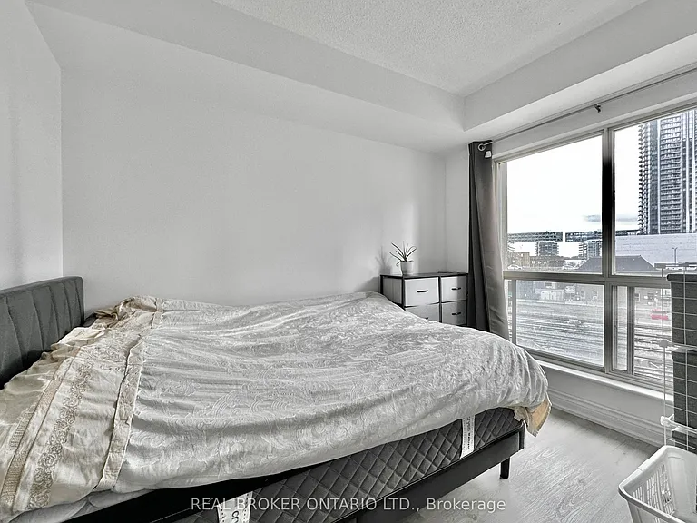 25 The Esplanade #518 — Photo 18
