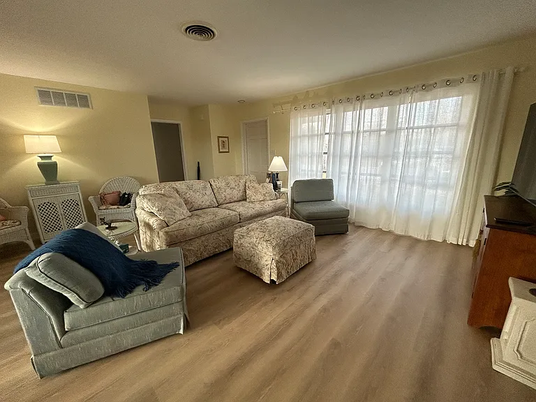 1220 Lakeside Dr — Photo 16