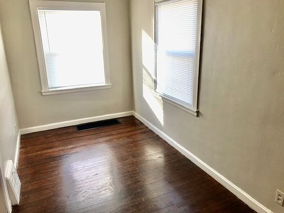 3rd image of 1923 E Blackford Ave