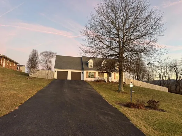 113 Four Apple Ave, Chilhowie, VA 24319