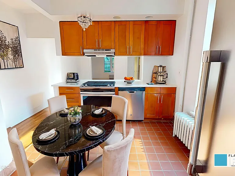 81 Olive St #6 — Photo 2